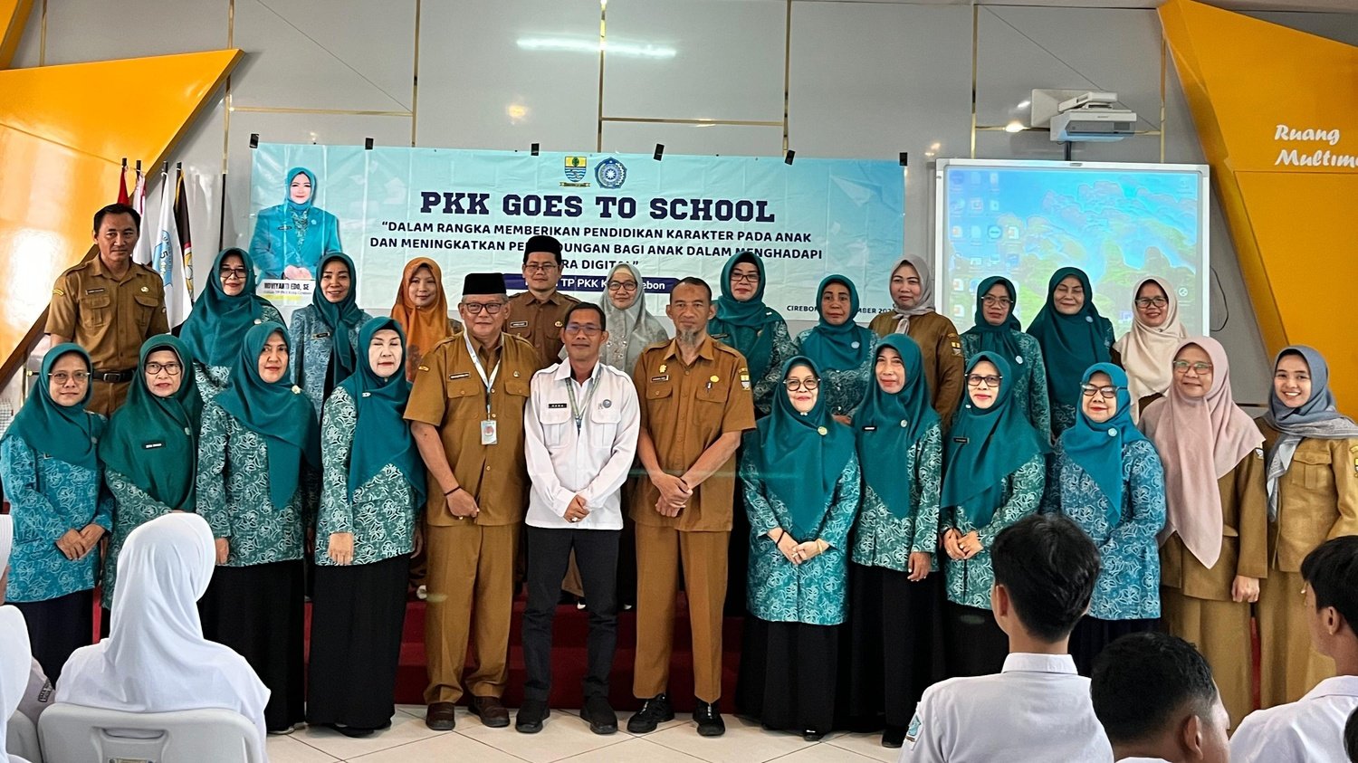 Cegah Kekerasan dan Perilaku Berisiko, PKK dan DP3APPKB Kota Cirebon Edukasi Pelajar Lewat PAREDI CEKAS