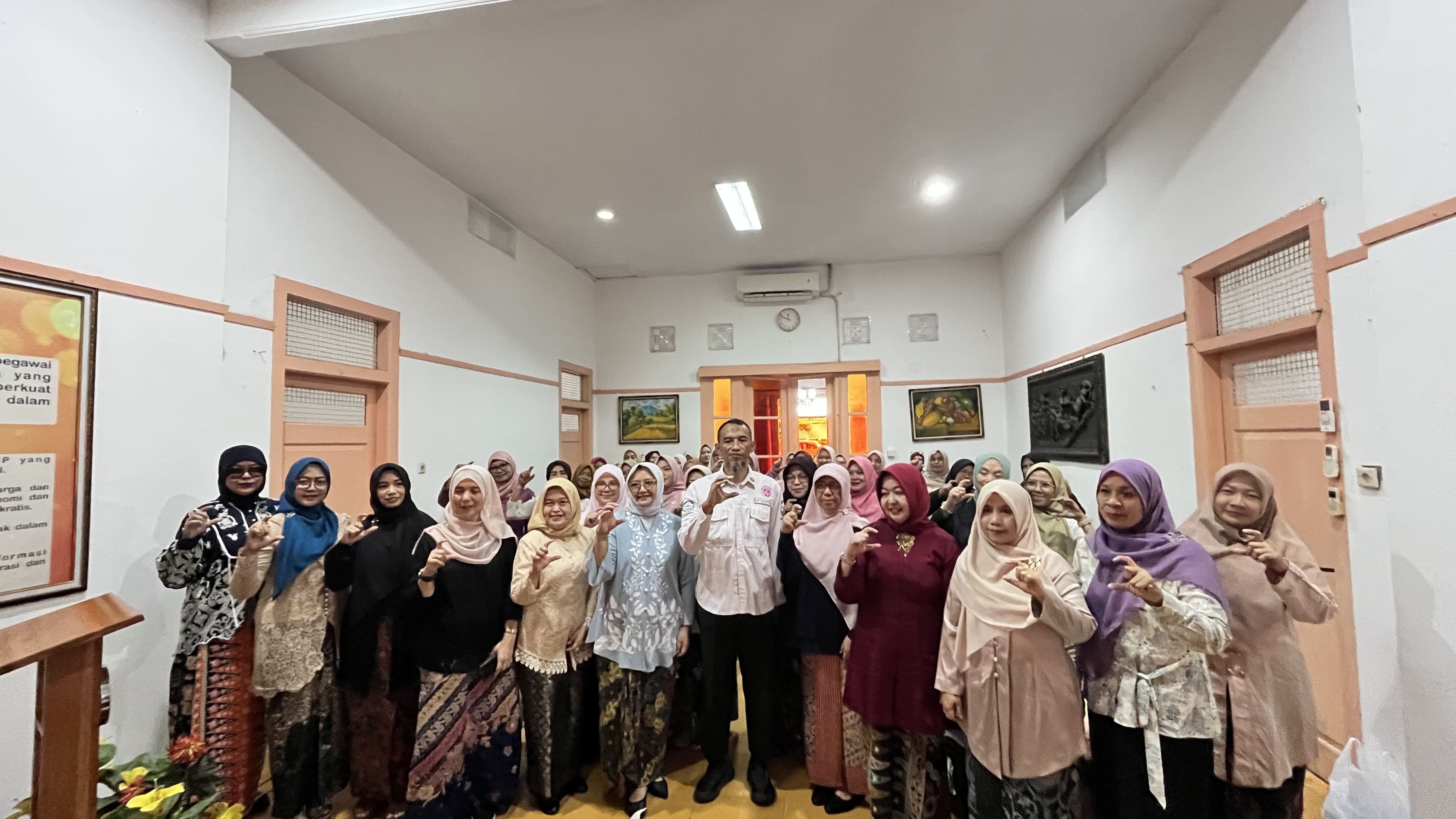 Dharma Wanita Persatuan: Dari Bayang-Bayang Menuju Terang
