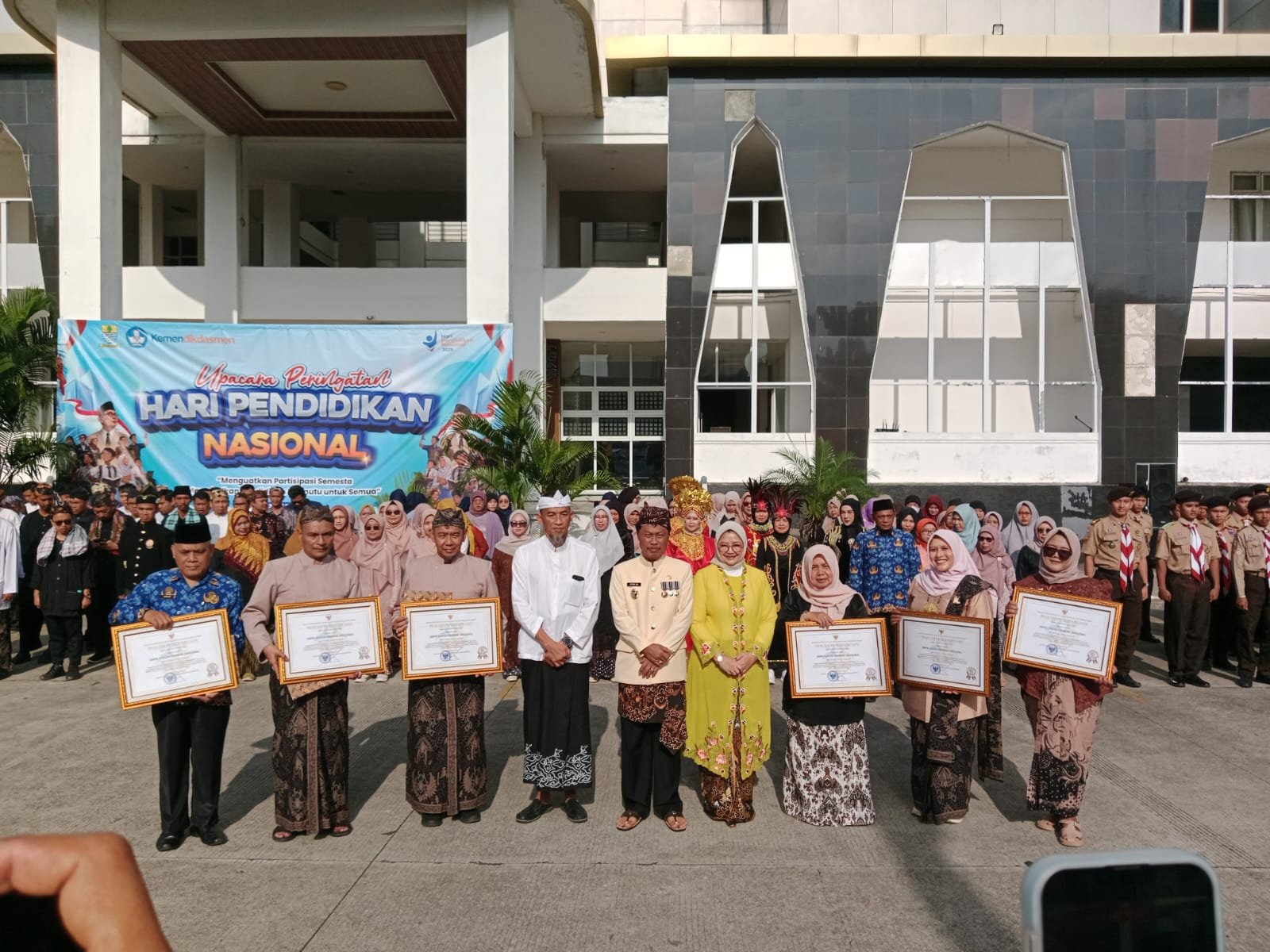 Komitmen Pendidikan Berbasis Kependudukan, Enam SMP di Cirebon Raih SSK Paripurna